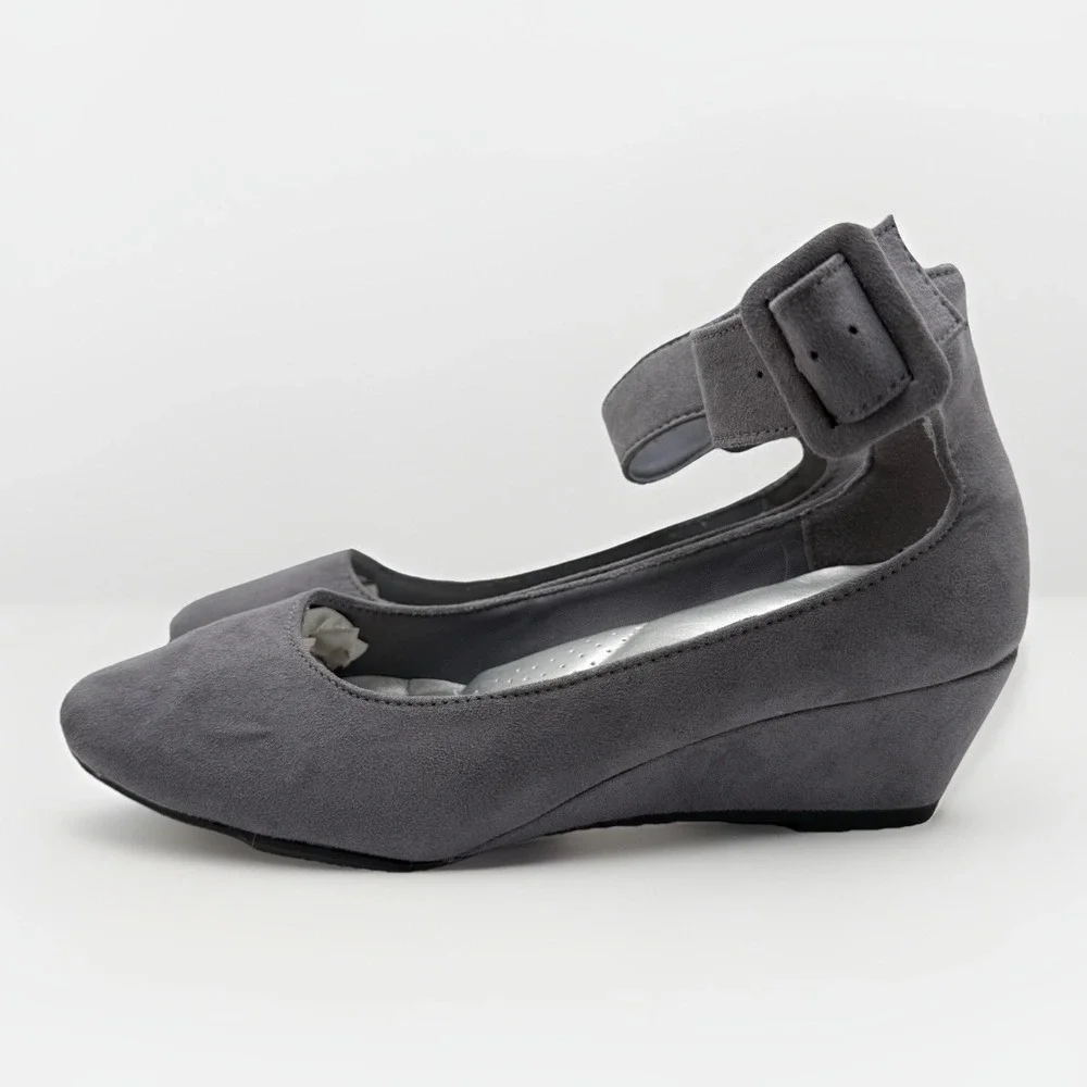 DexFlex Comfort J. Renee Gray Faux Suede Wedge Strap Heels Women's‎ 6.5 EU 38